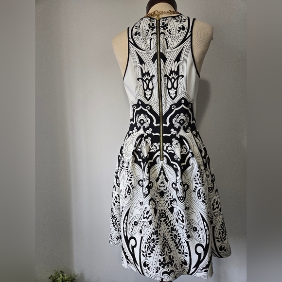 JUICY COUTURE Black and White Print With Peach,Green Floral Sleeveless Dress. 8 - Picture 5 of 12